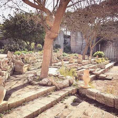 Giardino Dell'impossibile Di Antonino Campo فافينانا